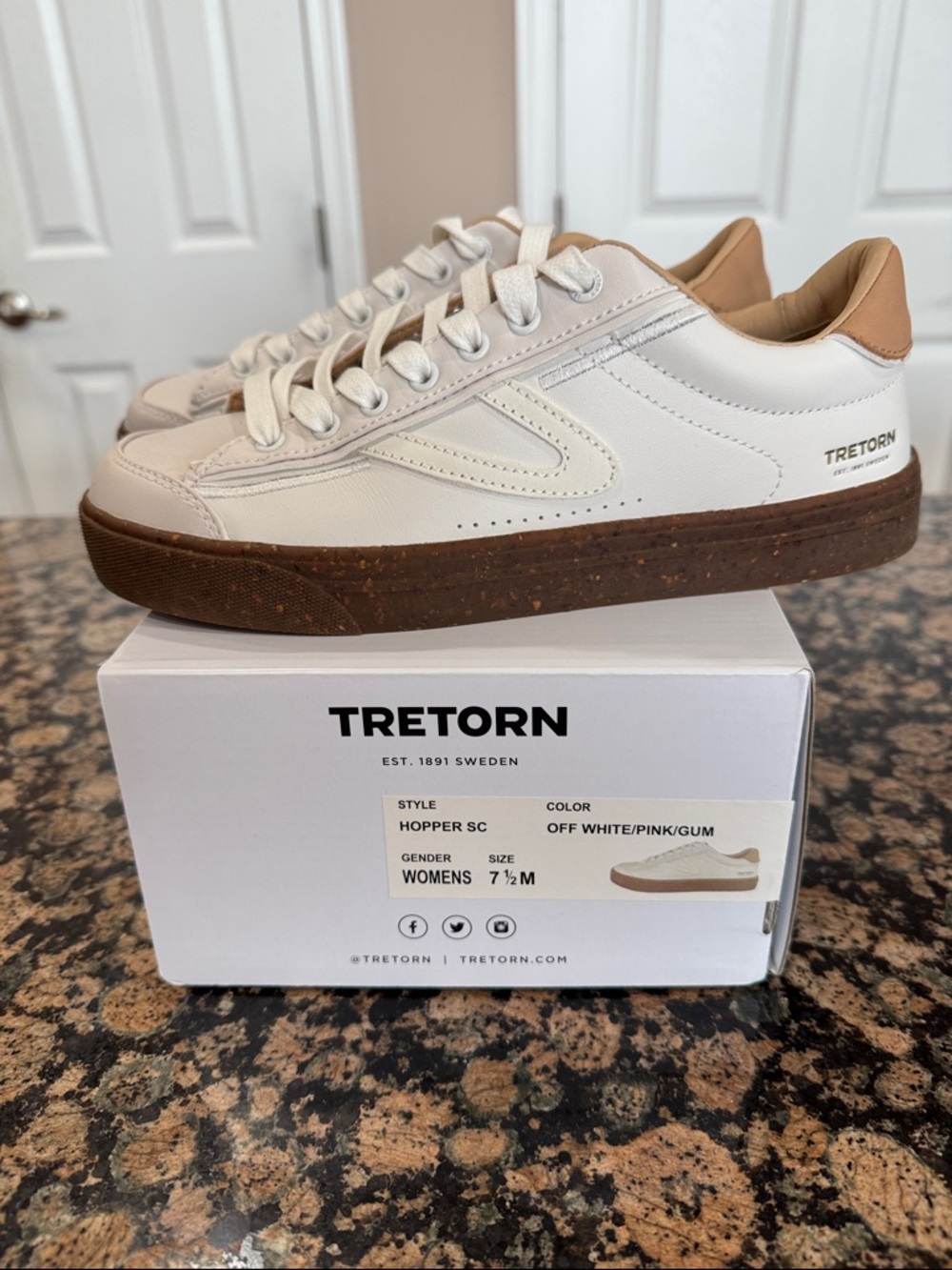 Tretorn Hopper SC  Sneakers in Off-White and Tan with Gum Sole